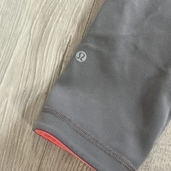 Lululemon reversible leggings size 6 - Picture 6 of 7